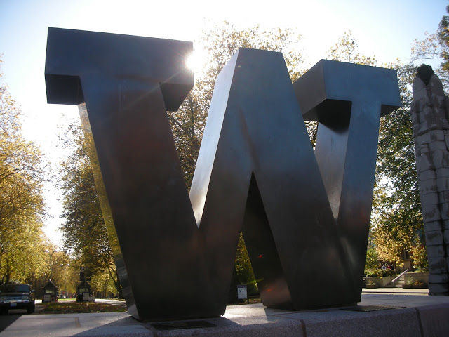 UW bronze W
